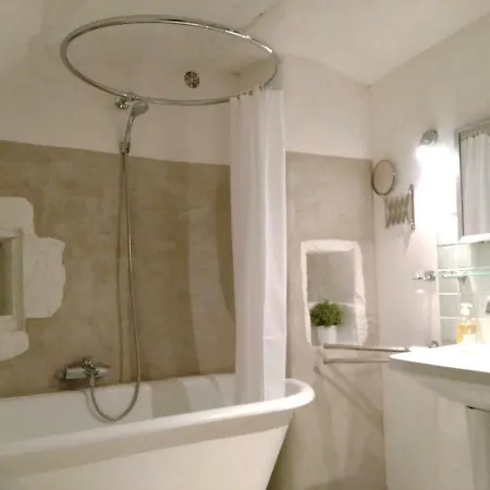 - Fontaine Apartment Saint-Paul-Trois-Chateaux